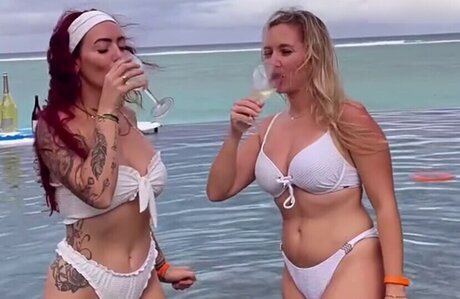 巨乳 パイズリ OnlyFans アダルト無料 写真