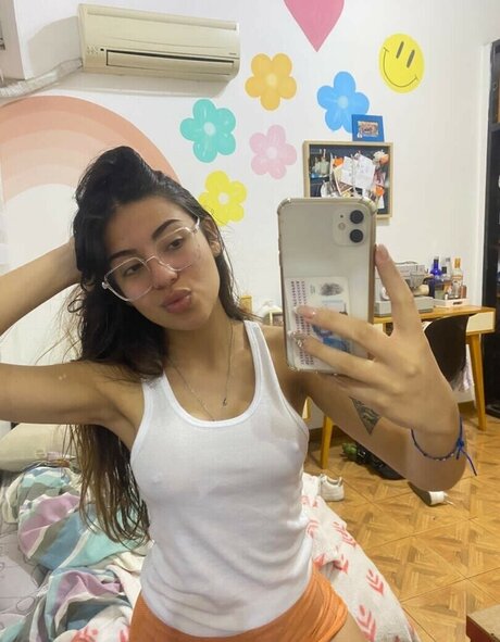 巨大な天然おっぱいオンリーファンズ エロ 写真