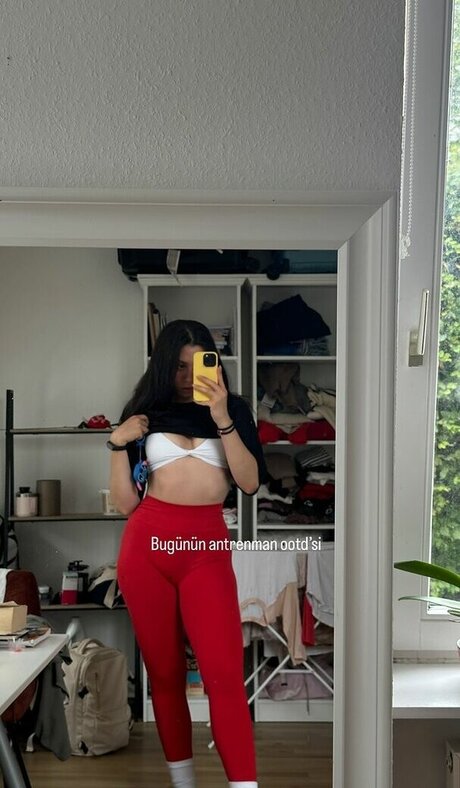 大きな黒い猫OnlyFans セクシーヌード ギャラリー