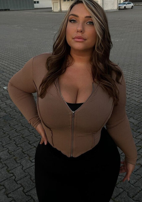 熟女の足オンリーファンズ ヌード ギャラリー