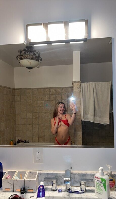 巨大な天然おっぱいオンリーファンズ ベスト 写真