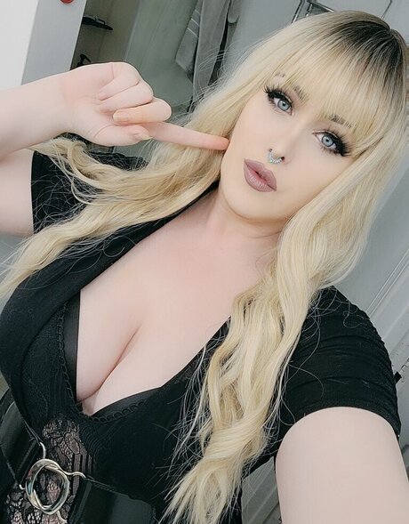 小さなオンリーファンズ アートヌード 画像