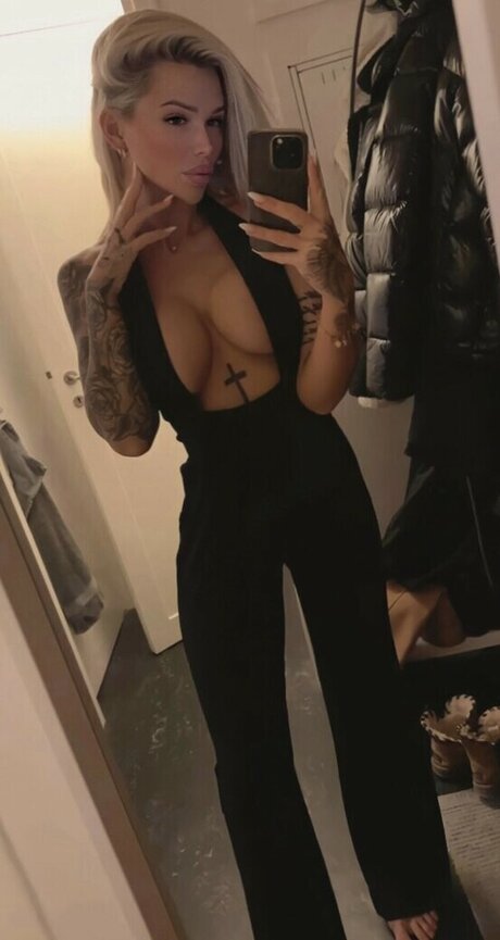 Emma Sandell sandellemma スター ヌード 画像