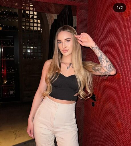 背が高くて巨乳のOnlyFans アダルト無料 写真