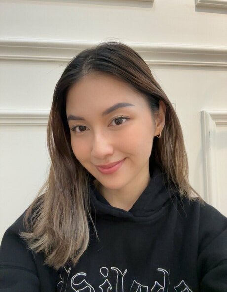 Swansage 裸のモデル 写真