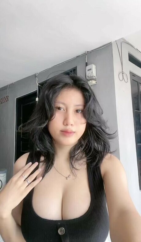 ejahazel ポルノスター トップ 写真