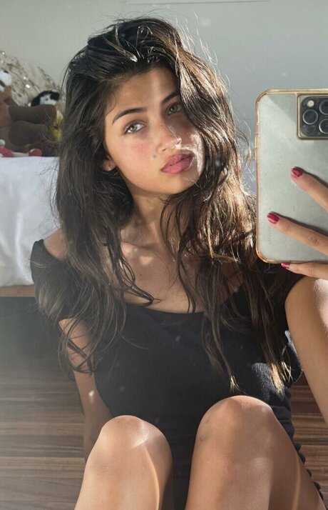 Meeya Dugied セックスモデル 画像