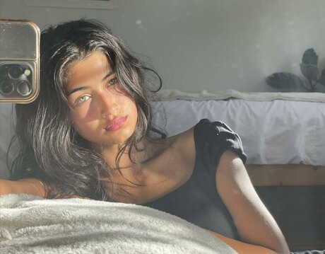 Meeya Dugied アートスター 写真