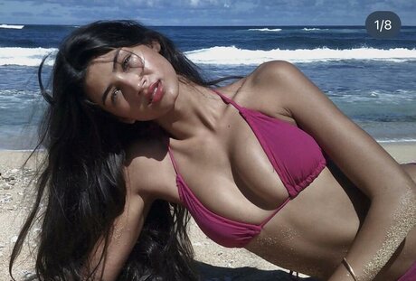 Meeya Dugied セックスモデル 写真