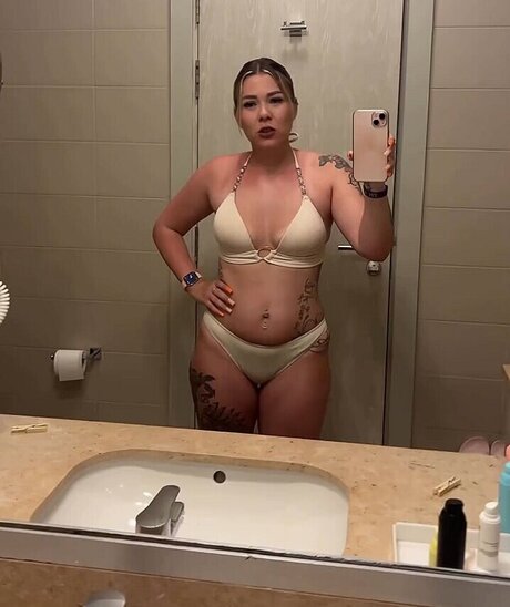 巨大なチンポを持つシーメールオンリーファンズ 無料セックス ギャラリー