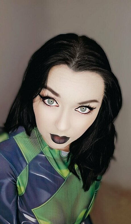 Youcancallme 0ly セクシーモデル 写真