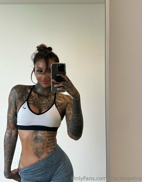 Cleo Petra 美しいポルノスター 写真