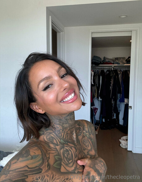 Cleo Petra ヌード女優 写真