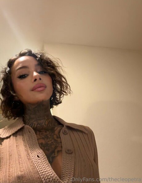 Cleo Petra ホットなスター ギャラリー