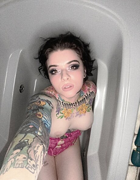 vermillionvixen ホットなモデル 写真