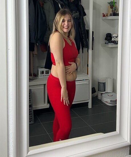 ヌード教師オンリーファンズ HD 画像