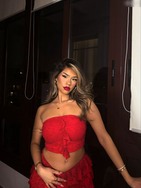 大きなお尻と巨乳のオンリーファンズ 無料エロ 写真