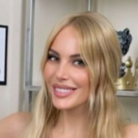 小柄な妻OnlyFans セクシー裸 写真