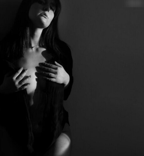 年配の熟女オンリーファンズ 無料ヌード 画像