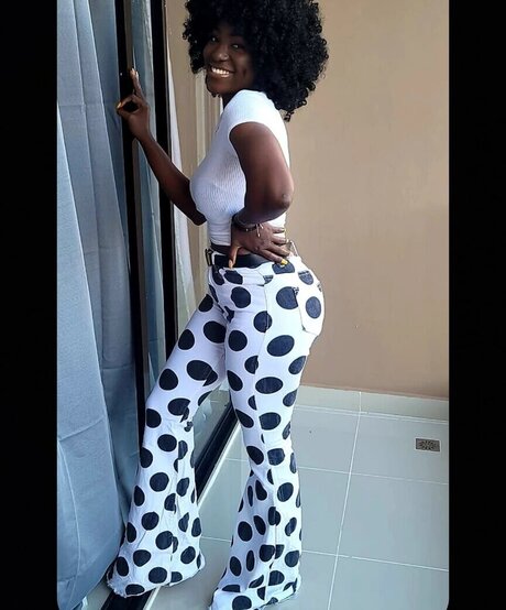 FamouseChristie ポルノスター 裸 画像