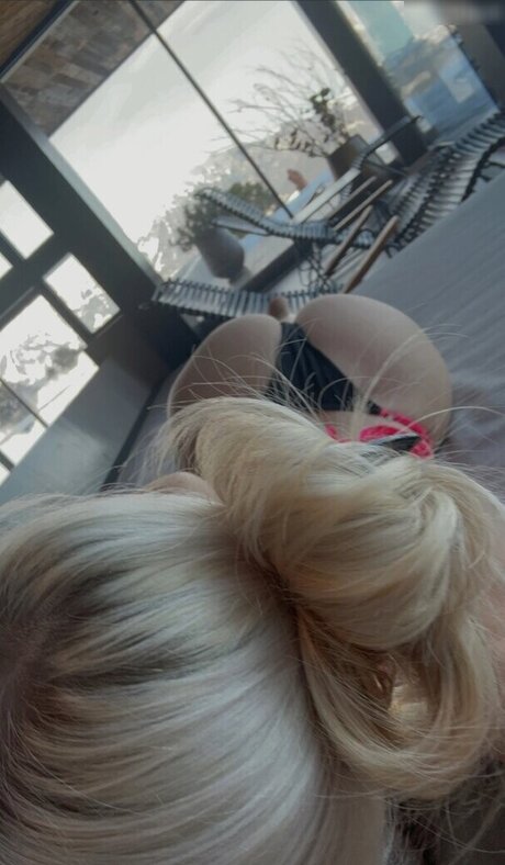 ブラックマジックオンリーファンズ セクシーヌード 写真