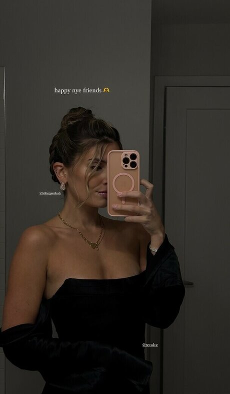 フィットネスインフルエンサーオンリーファンズ ヌード 画像