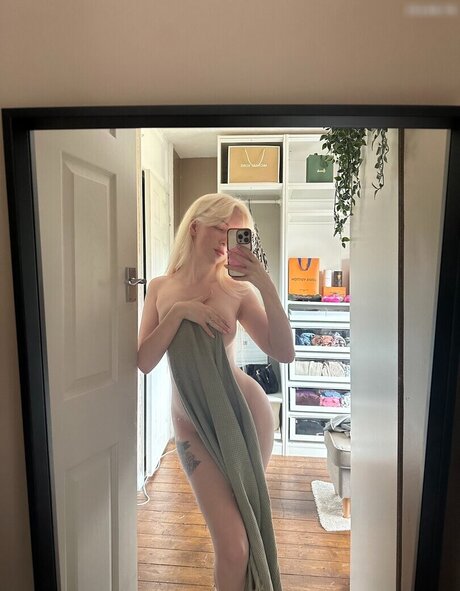 Charlotte 99 アートモデル 写真