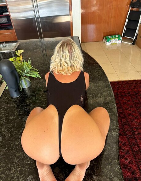 Jeneva From PARiTY 素敵な女優 写真