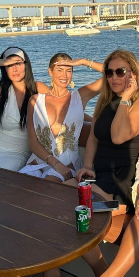 ゴス3P OnlyFans エロチック 画像