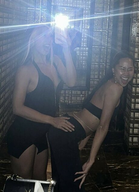 ソロオンリーファンズ ホットセクシー 写真