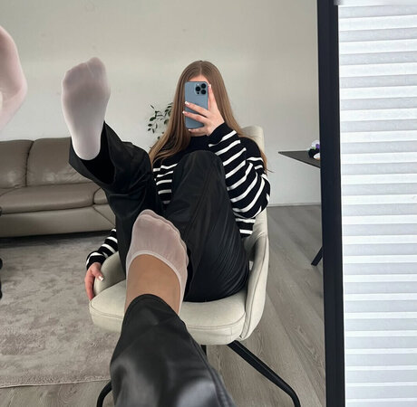 フィットネスインフルエンサーオンリーファンズ セクシーヌード 写真