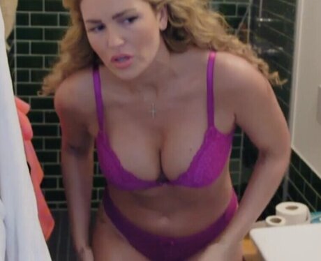 毛深いラテン系オンリーファンズ ポルノ 画像