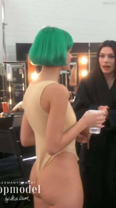 Vanessa Kunz エロティックなスター 画像