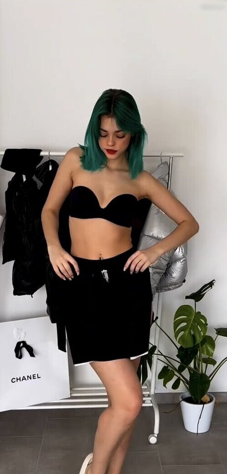 Vanessa Kunz ヌード女優 写真