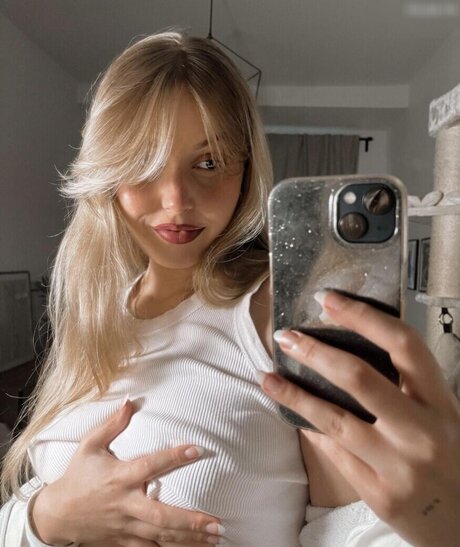 黒檀の猫オンリーファンズ ベスト 写真