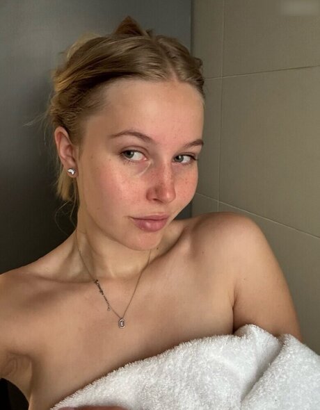 赤毛ティーンオンリーファンズ エロ 写真