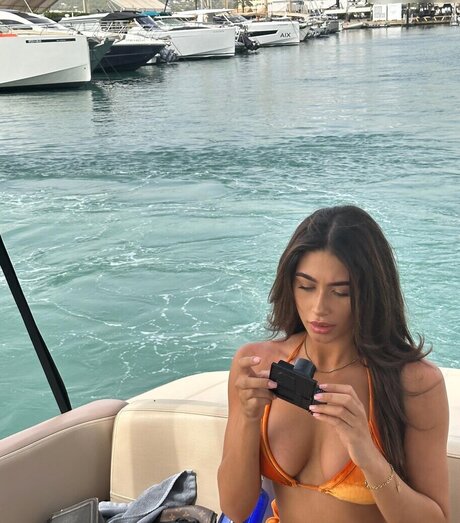 Shayna Senior 裸のポルノスター ギャラリー