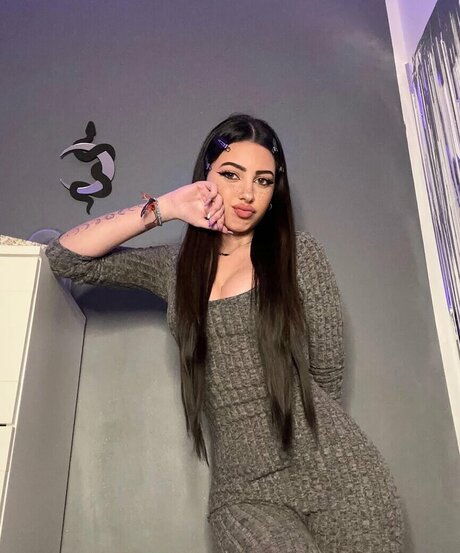 ピアス乳首オンリーファンズ 美しい裸 写真