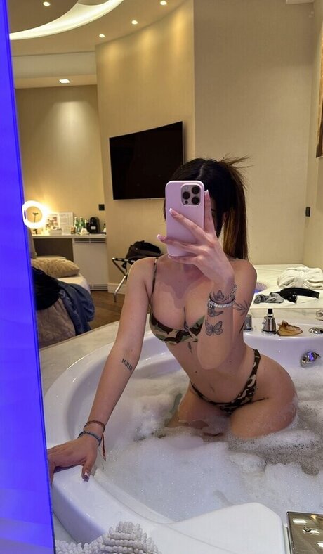 アジアンツインズOnlyFans セクシー 写真