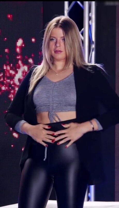 義理の妹オンリーファンズ セクシー裸 画像