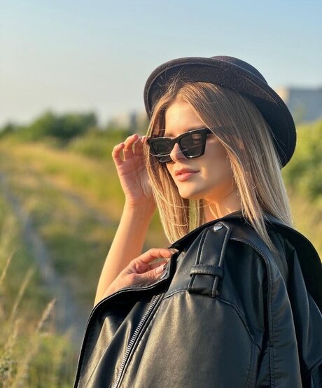 センターフォールド OnlyFans 裸 写真