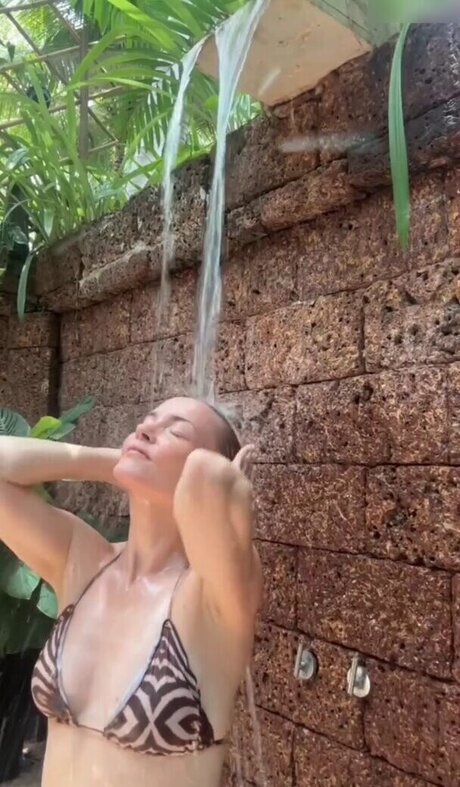 ブラジルの猫オンリーファンズ 美しい裸 画像