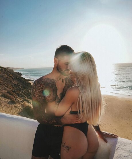 曲線美の女の子オンリーファンズ ベスト 画像