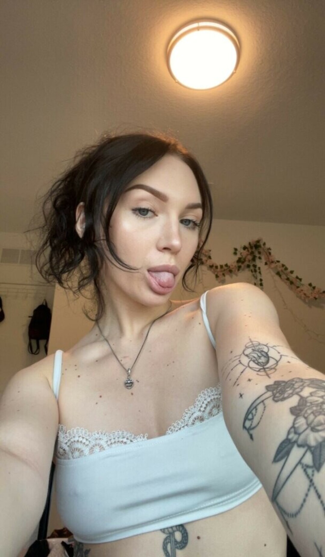 ミニドレス OnlyFans ホットセックス 画像