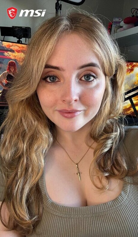 Krysttl ポルノスター ヌード 写真