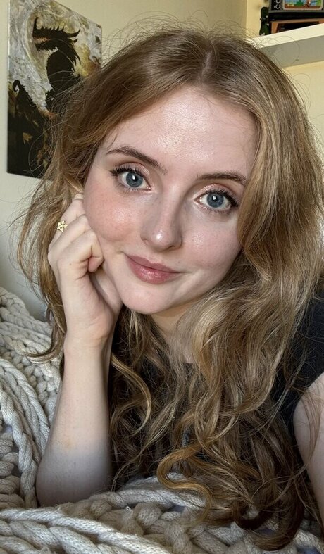 Krysttl ヌード女優 ギャラリー