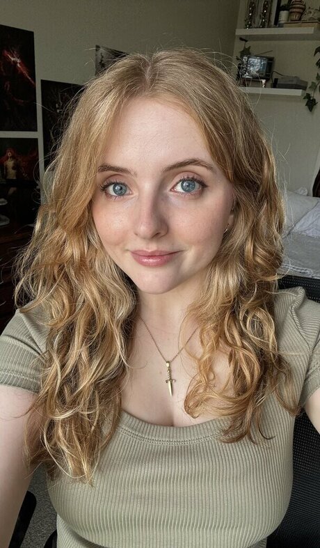 Krysttl ホット女優 写真