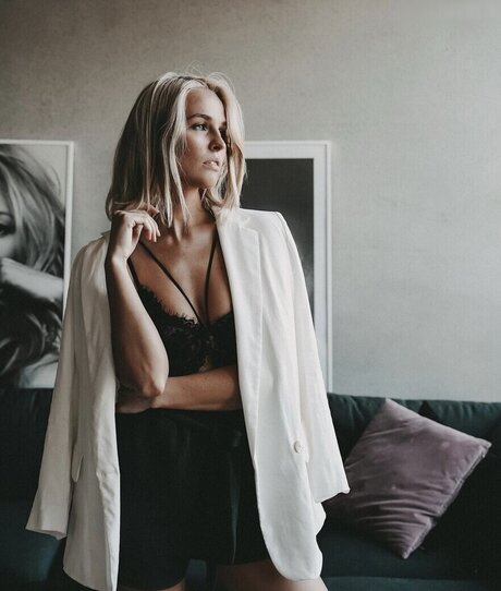 オフィス熟女OnlyFans 素敵 写真