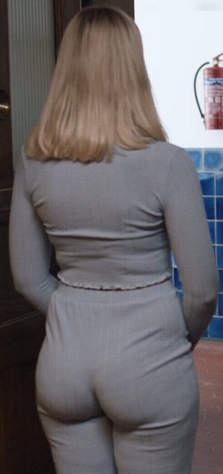 巨乳で曲線美のOnlyFans ホットxxx 写真