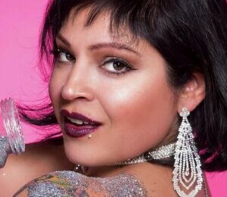 Risa Risque アダルトモデル 写真